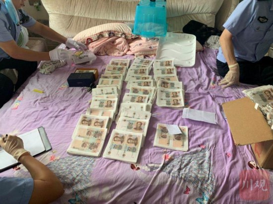 四川广安一男子造15万元假币 结果还亏了2000元