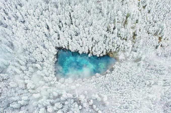 <b>三年重建 冰雪九寨仙气足 补妆归来 童话世界依然美</b>