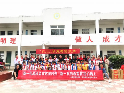 <b>安徽省贵池区秋江街道：党建带团建 助力脱贫攻坚</b>