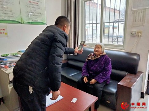 陕西华州区杏林镇镇＂三心＂服务推进养老保险