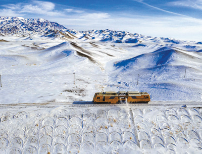 迎风雪 护路忙