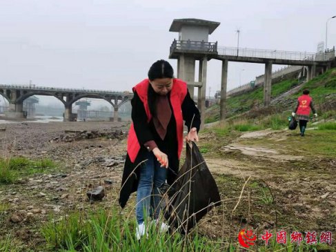 <b>安徽：学习时代楷模 传承雷锋精神</b>