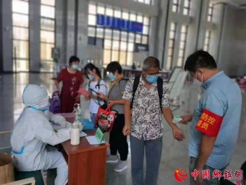 严格防疫程序  守好“门户”