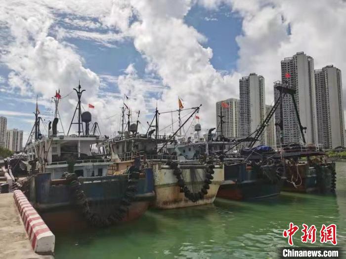 海南海口海警局查获20艘涉嫌非法捕捞作业渔船