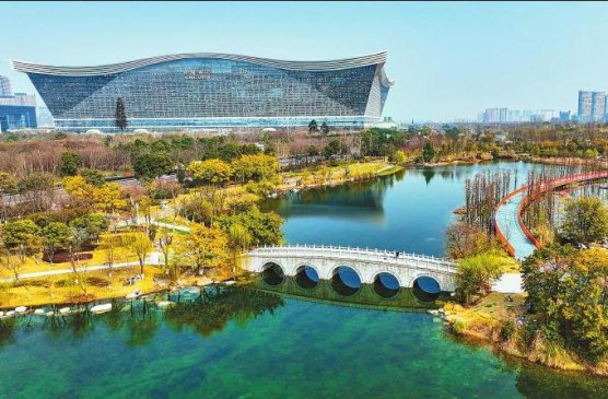 <b>成都：探路超大城市</b>