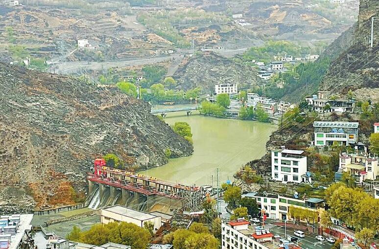 全球首个梯级水光蓄互补电站在川投运