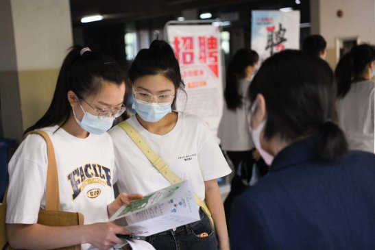 落户、补贴……多地多措并举促高校毕业生就业
