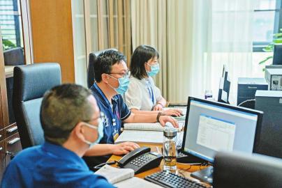 四川高考录取场：封闭式管理 摄像头全程监控