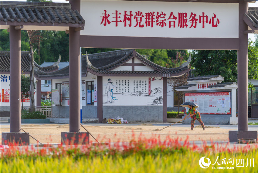 党建引领实干才。杨槐摄