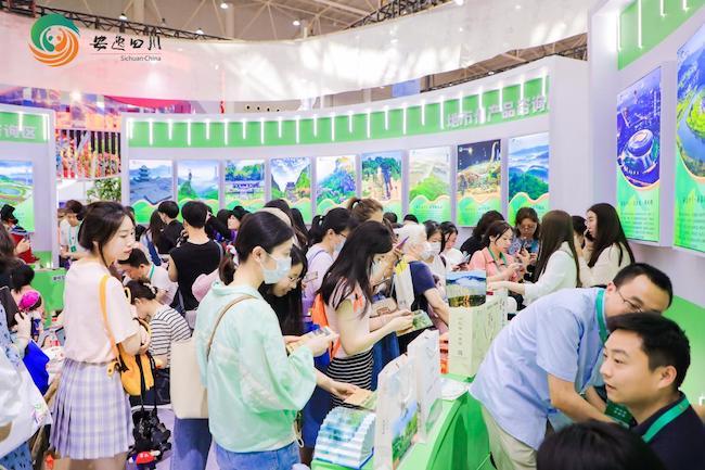 四川馆人头攒动。四川馆供图