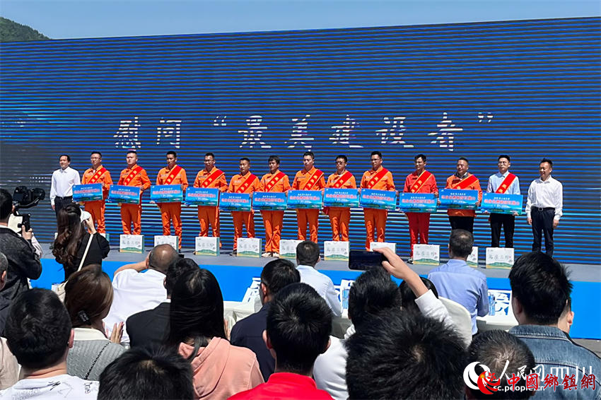 通车仪式现场。人民网 赵祖乐摄