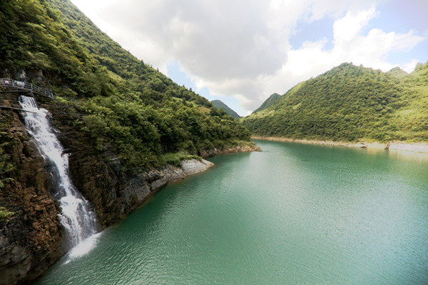 <b>重庆市巫峡镇退休老同志见证巫山乡村旅游火爆</b>