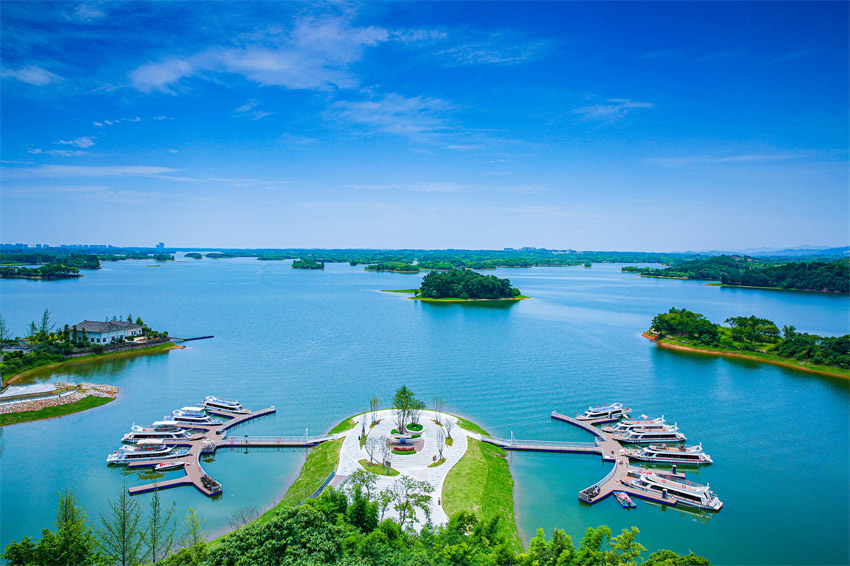 绿洲开启游船路。东部新区供图