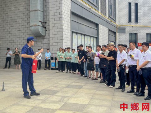 安徽亳州：消防演练进商场 防患未然保平安