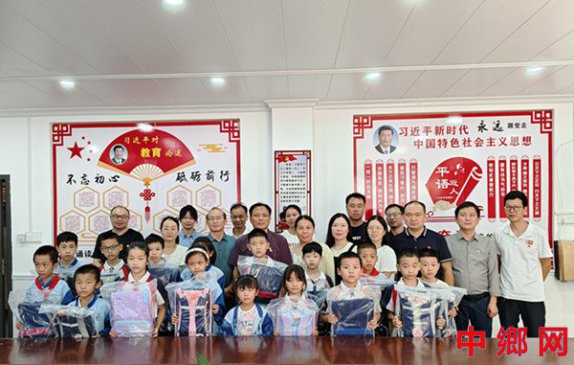 湖南宁远县印山小学党支部：结对帮扶暖人心 爱