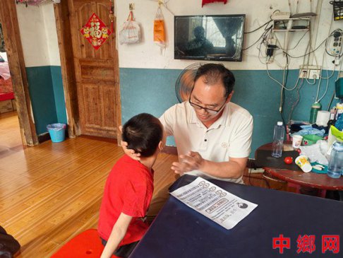 湖南宁远县印山小学：“送教上门”暖童心 精准