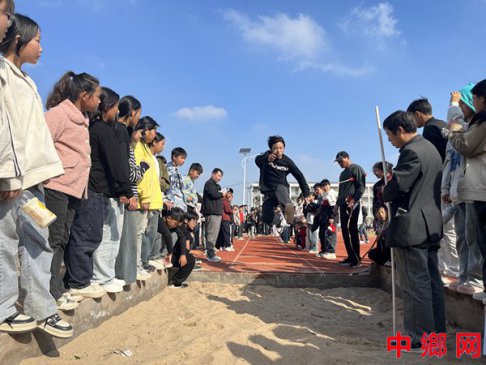安徽：蒙城县马集中学秋季运动会 绽放青春活力