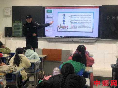 安徽庐江：郭河镇中心小学举行“法治副校长入