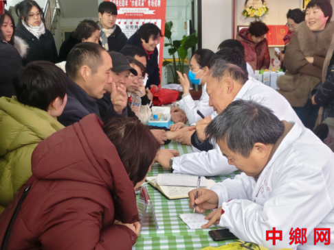 安徽亳州谯城区：“学雷锋”集市暖人心 凝聚众