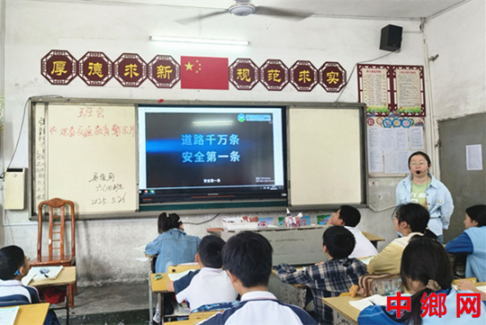 湖南宁远县印山小学：交通班会讲安全 文明出行