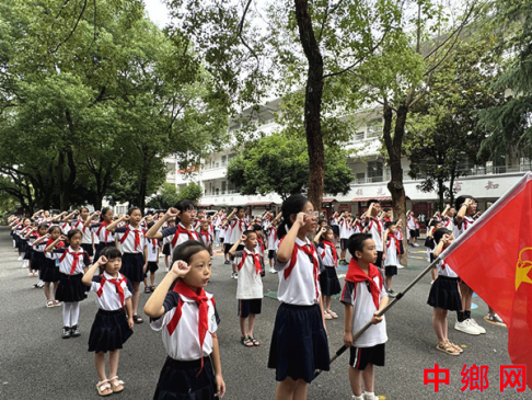 <b>湖南宁远县印山小学：举行2025年第一批新队员入队仪式</b>