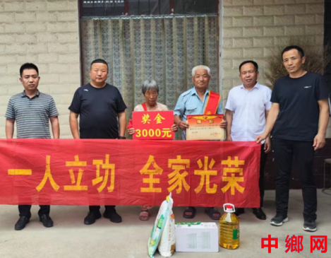 安徽亳州市立德镇：迎”八一“送喜报，传承光