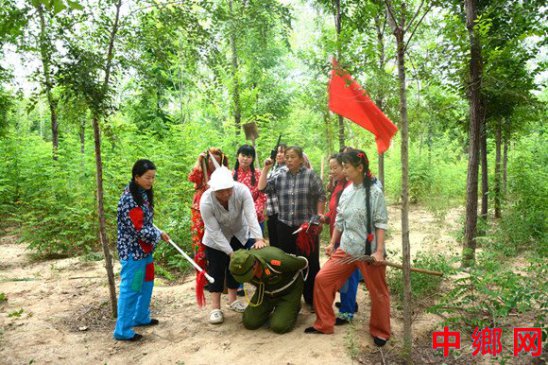 河南内黄红色沙区女民兵演绎“女民兵智斗日本