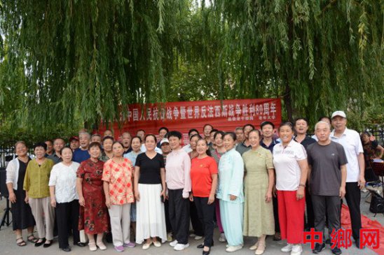 河南：内黄县合唱团唱响红歌 纪念抗战胜利80周年
