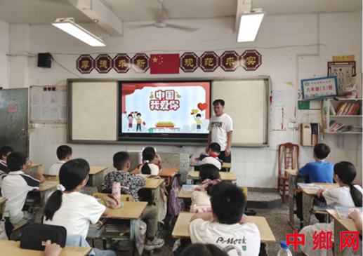 湖南宁远：一堂“国庆班会课”　点燃师生爱国情