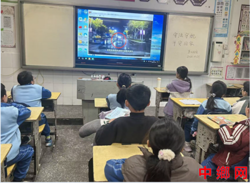 湖南宁远县印山小学：组织观看交通安全警示教