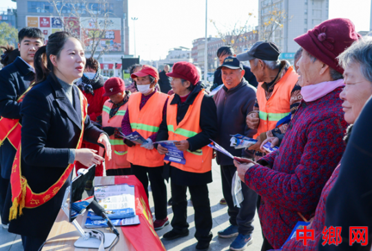 安徽亳州薛阁：反诈宣传进广场 守护群众“钱袋子”