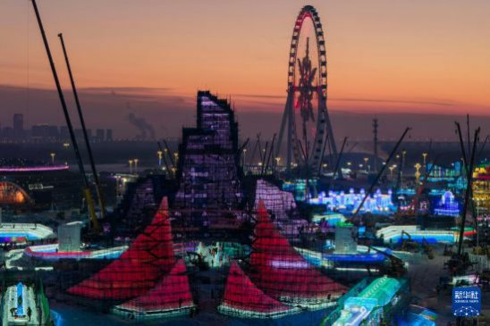 第二十七届哈尔滨冰雪大世界主塔“冰灯启梦”