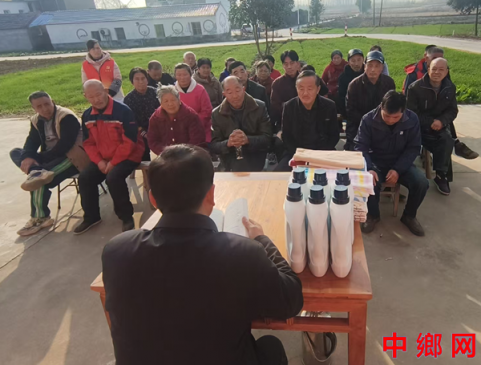 安徽定远：连江镇高庙村“美丽庭院”评选树标