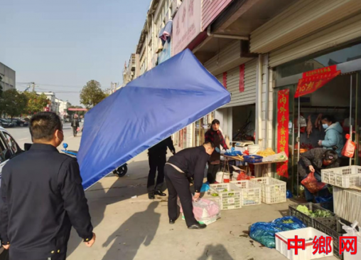 安徽庐江县郭河镇：整治“占道经营” 扮靓集镇