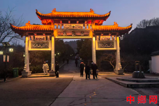 安徽怀远：天下第七泉  霓虹更耀眼