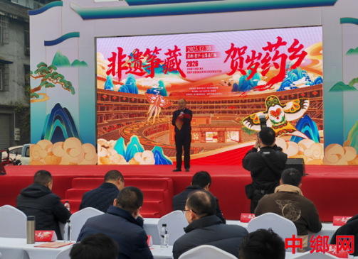 四川成都：彭州市敖平镇举行非遗风筝匠艺绾开