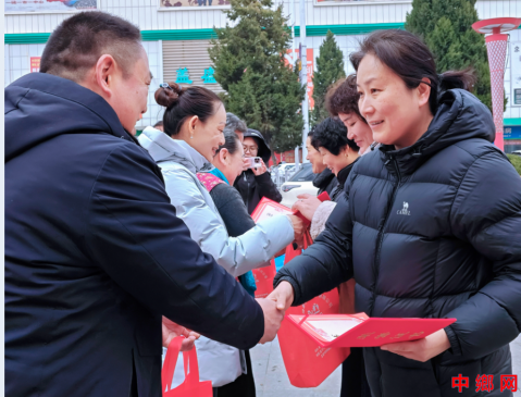 <b>安徽亳州：表彰身边榜样 传承优良家风</b>