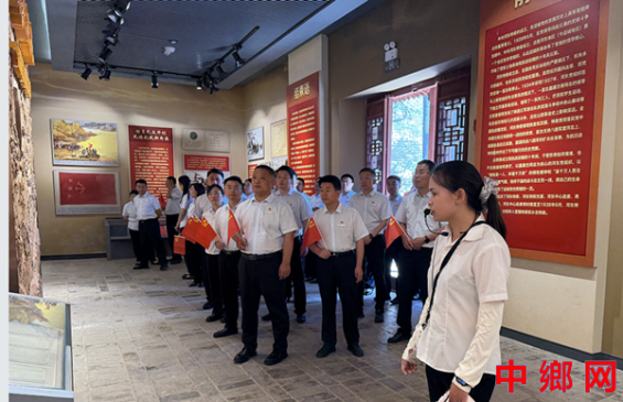 山西：绛县农商银行开展庆“七一”主题党日活