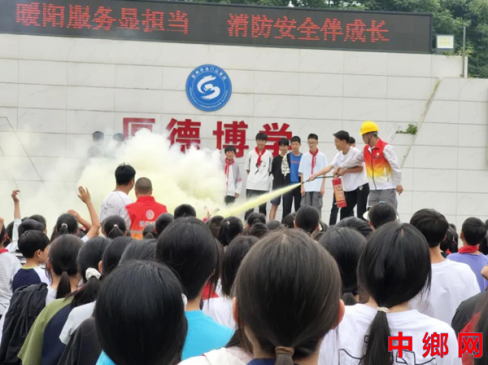 暖阳服务显担当 消防安全伴成长