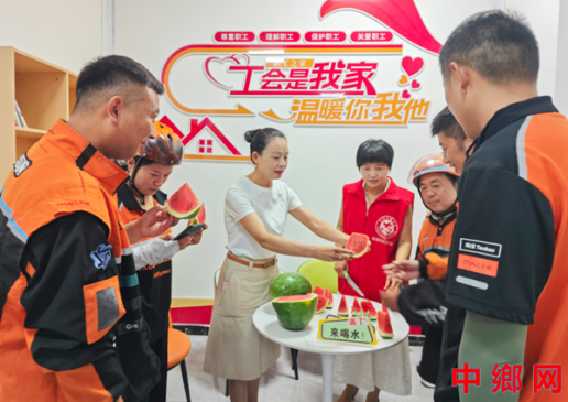 安徽亳州：酷暑送清凉 驿站暖人心